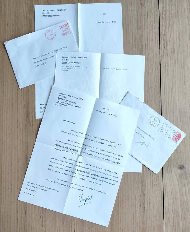 Trois lettres tapuscrites signées par Léopold Sédar Senghor en hommage à André Malraux