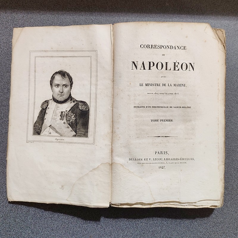 Mémoires et correspondance de Napoléon extraite d'un portefeuille de Saint Hélène (2 volumes)
