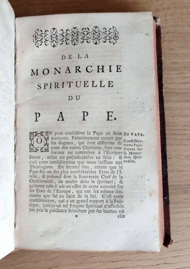 Introduction à l'histoire générale et politique de l'Univers, ou l'on voit l'origine, les Révolutions, l'état présent & les intérêts des Souverains. (Bien complet de l'Europe, 5 volumes)