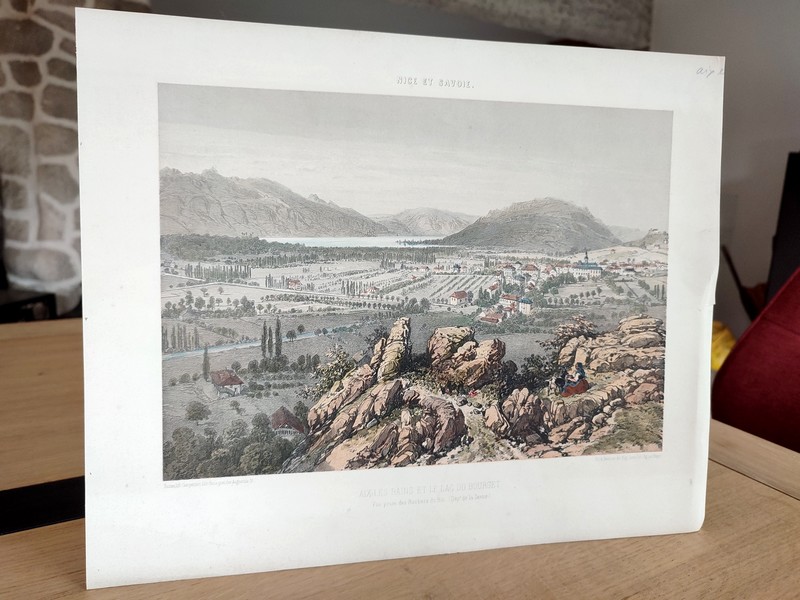 Lithographie originale tirée du Nice et Savoie - Aix les Bains et le lac du Bourget. Vue prise des Rochers du Roi (dépt. de la Savoie)